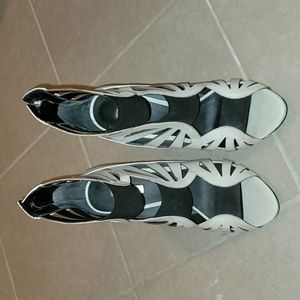 Size 7 Guess light Cream Heels